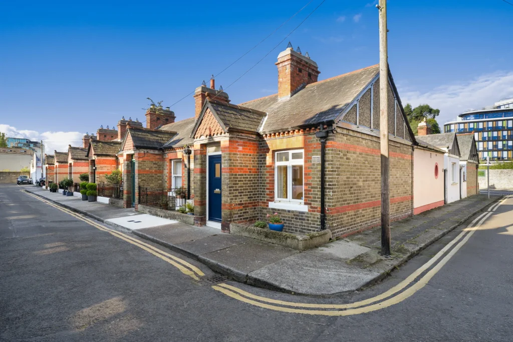 ‘The Cottage’, 38 Dodder View Cottages, Ballsbridge, Dublin 4, D04 V2T1