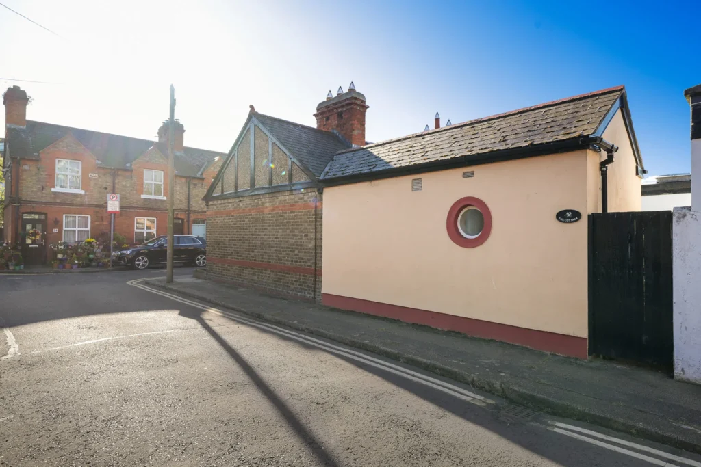 ‘The Cottage’, 38 Dodder View Cottages, Ballsbridge, Dublin 4, D04 V2T1 ‘The Cottage’, 38 Dodder View Cottages, Ballsbridge, Dublin 4, D04 V2T1