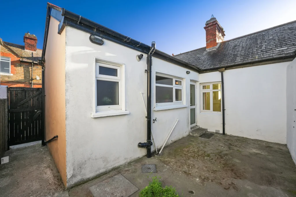 ‘The Cottage’, 38 Dodder View Cottages, Ballsbridge, Dublin 4, D04 V2T1 ‘The Cottage’, 38 Dodder View Cottages, Ballsbridge, Dublin 4, D04 V2T1